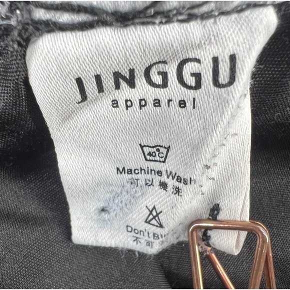 Jinggu Black Cut Off Distressed Jean Shorts Size 32 Women’s - Picture 2 of 4